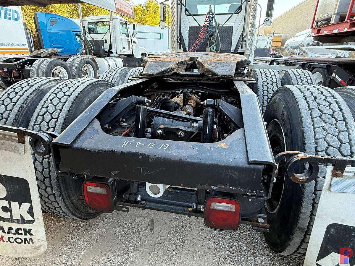 Used 2013 MACK CHU613 PINNACLE T/A DAY CAB TRUCK TRACTOR