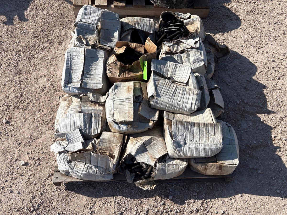 Used Pallet of (1000+) assorted size stud bolts