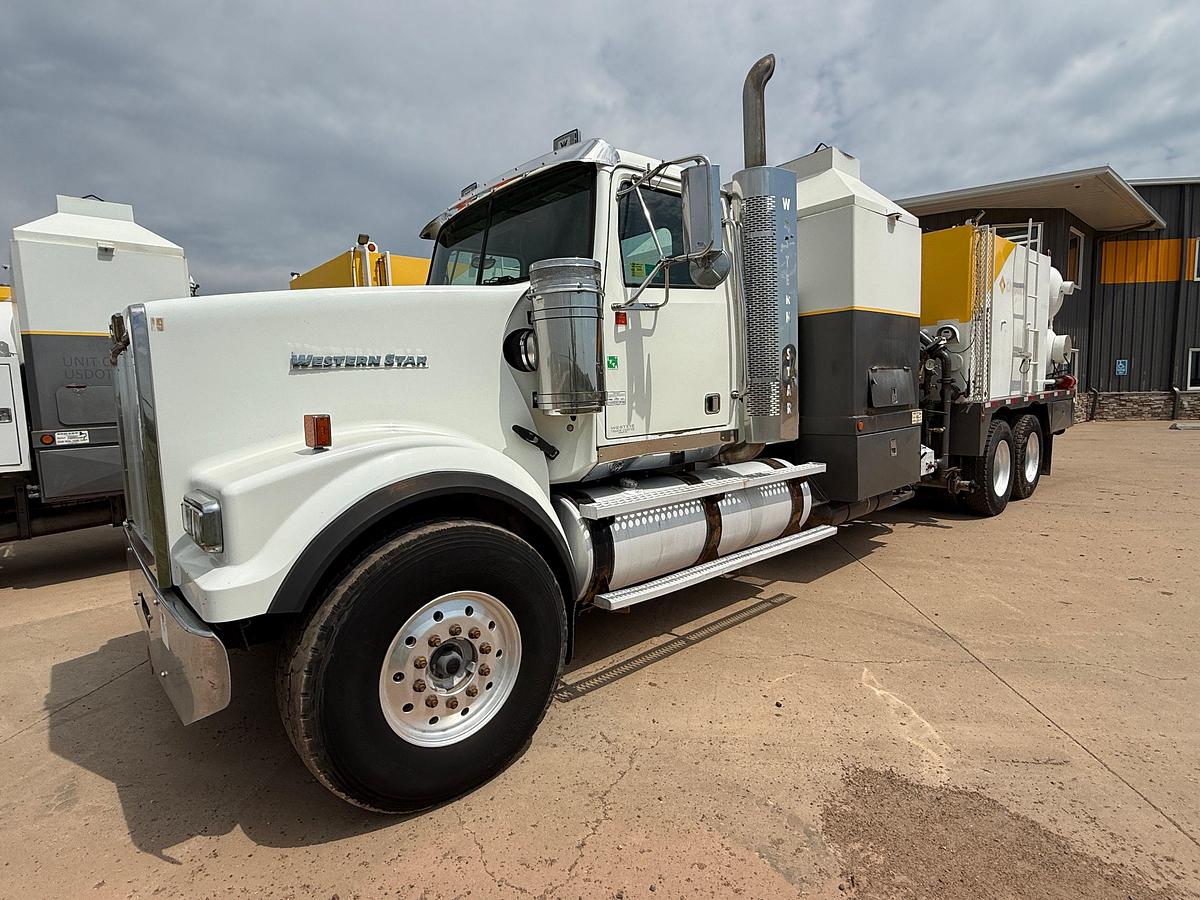 Used 2009 WESTERN STAR 4900 T/A ENERGYFAB 5K WP HOT OIL TRUCK