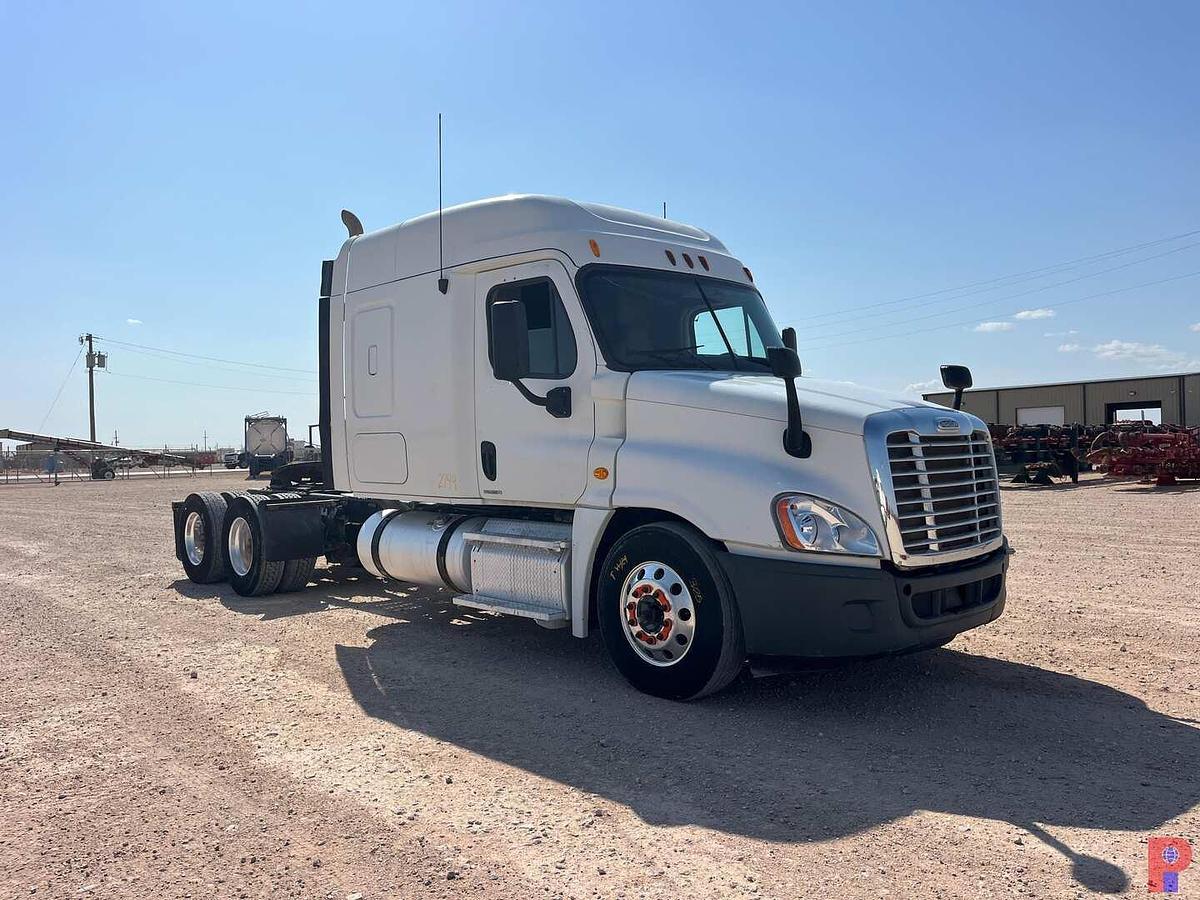 Used 2012 FREIGHTLINER CASCADIA 125064ST T/A 60” SLEEPER TRUCK