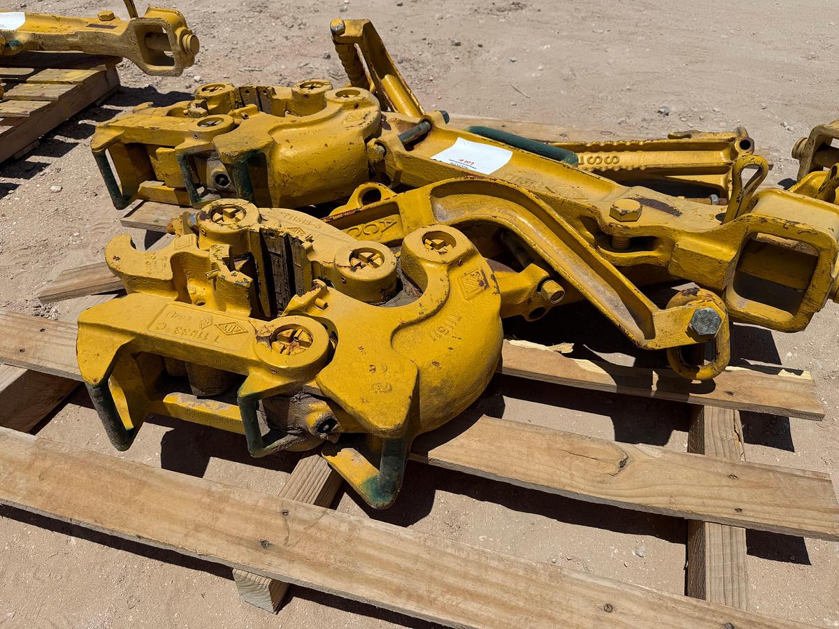 Used (2 X $) AOT TYPE C MANUAL TONGS