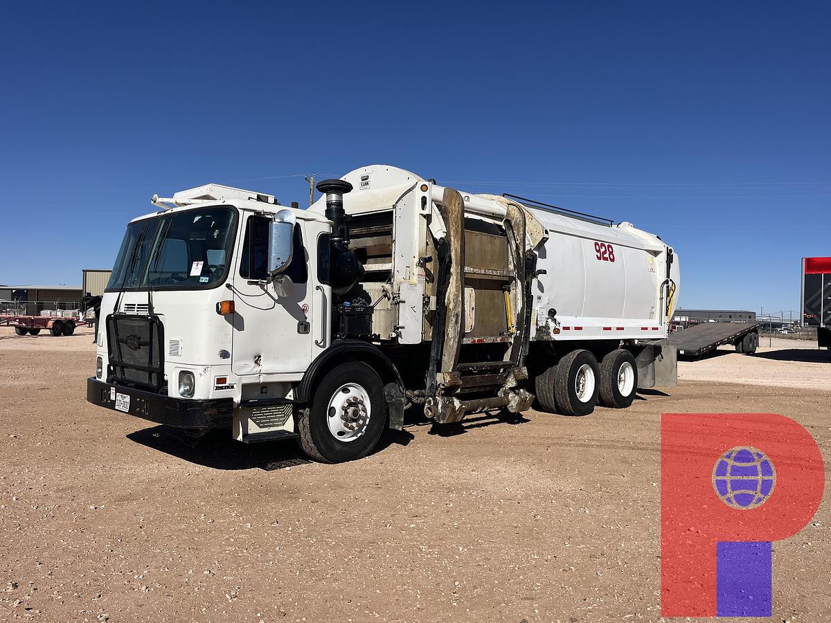 Used 2018 AUTOCAR XPEDITOR T/A 29YD CAB OVER TRASH TRUCK