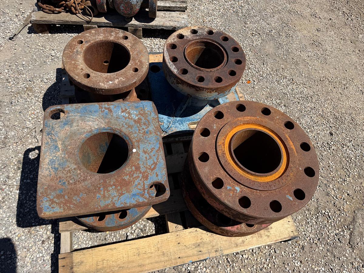 Used (2) PALLETS W/ (1) 7-1/16” X 13-1/2”H 15M SPOOL, (2) TRHD FLANGES W/ PLATES, (1) STRIPPER HEAD, (1) 15M TEST FLANGE, GATE VLV