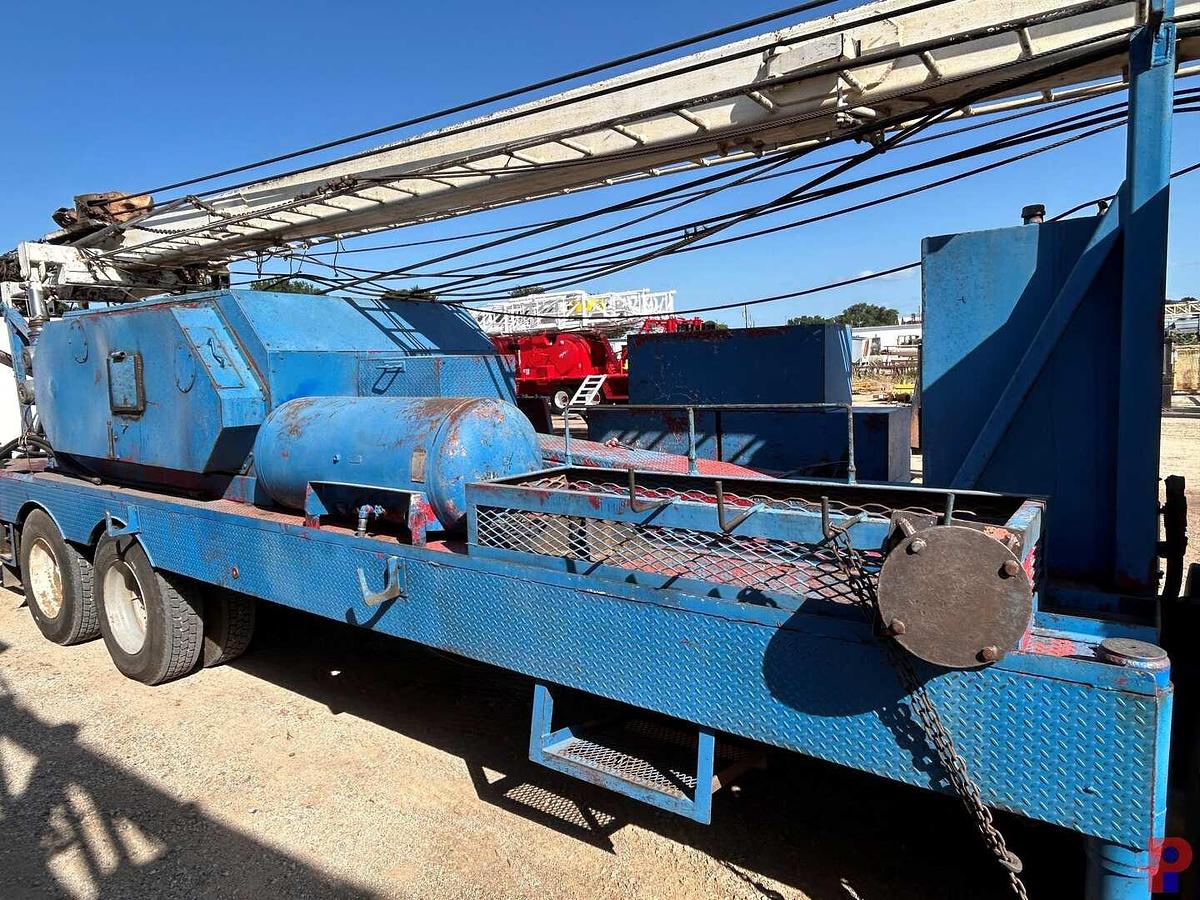 Used STEWART & STEVENSON DD 13" SGL SQUARE POLE RIG MTD ON 2002 INTERNATIONAL 8100 T/A TRUCK