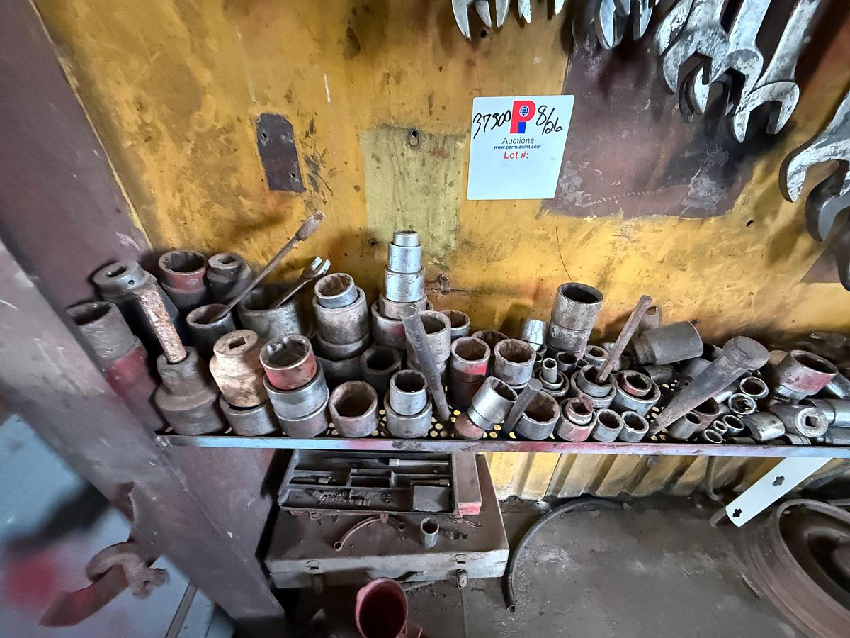Used WALL SECTION OF WRENCHES, SOCKETS, EXTENSIONS & RELATED