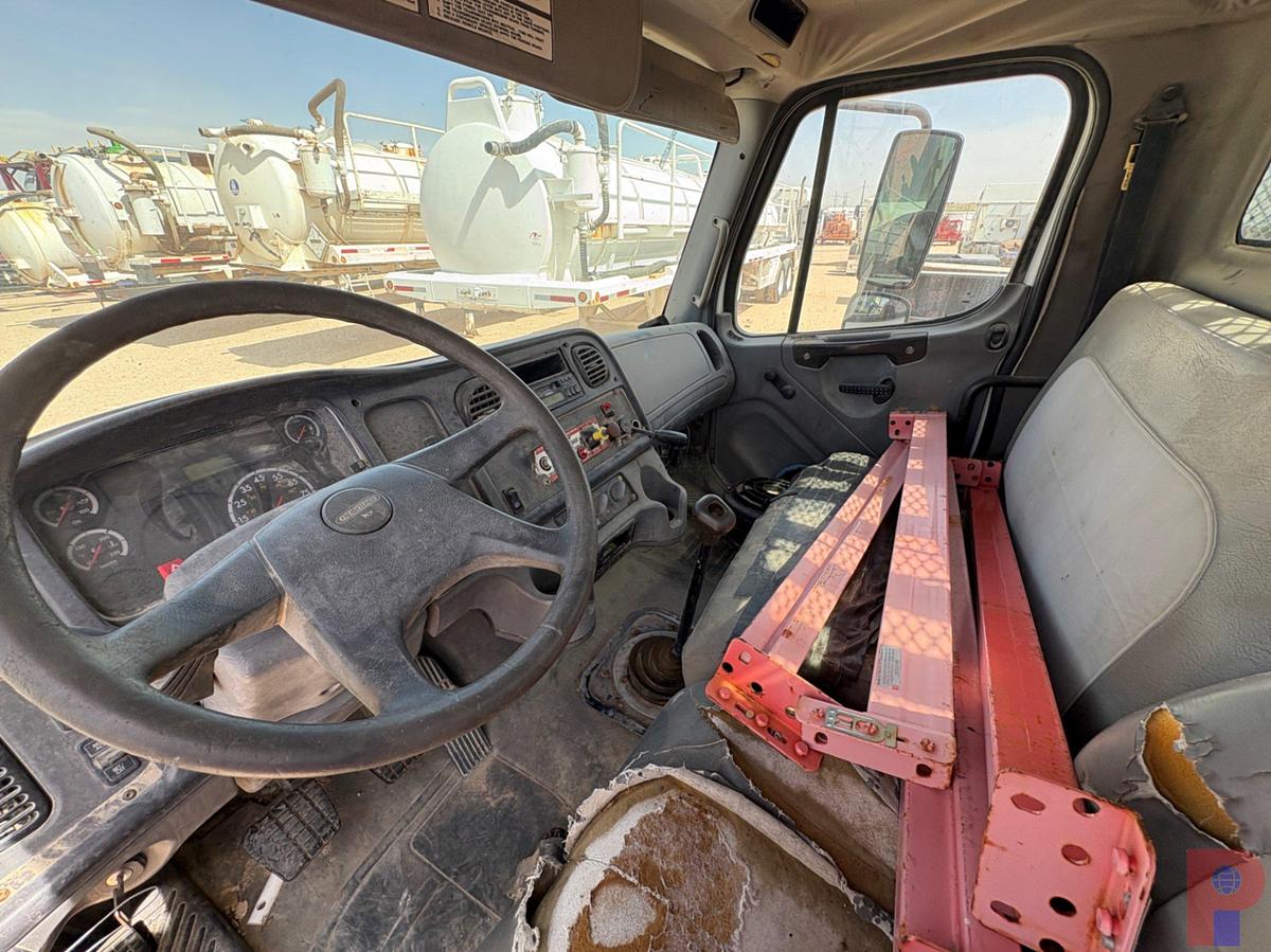 Used 2006 FREIGHTLINER M2 106 S/A DAYCAB GIN POLE TRUCK