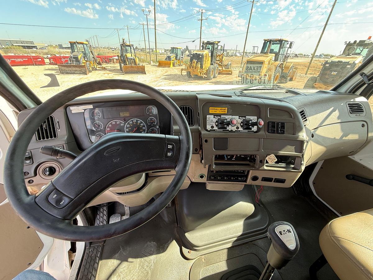 Used 2007 STERLING LT7500 SERIES T/A DAYCAB 30-TON CRANE TRUCK