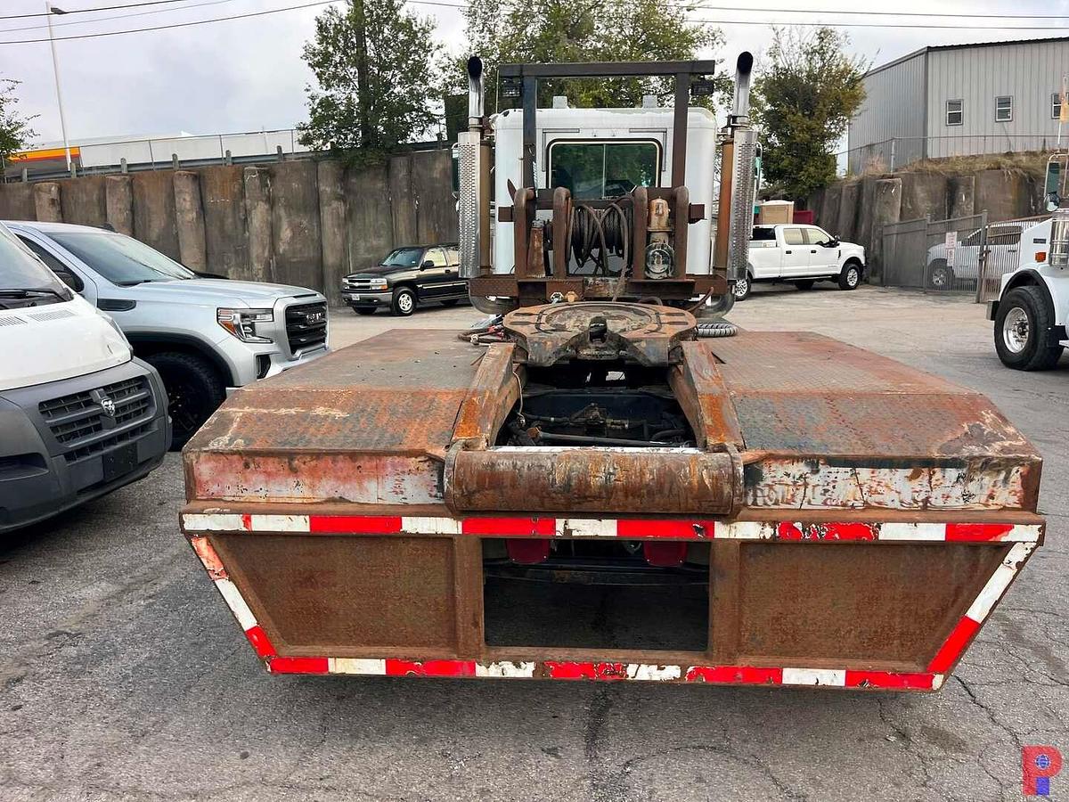 Used 2006 FREIGHTLINER FLD120 SD T/A 65K LBS WINCH TRUCK