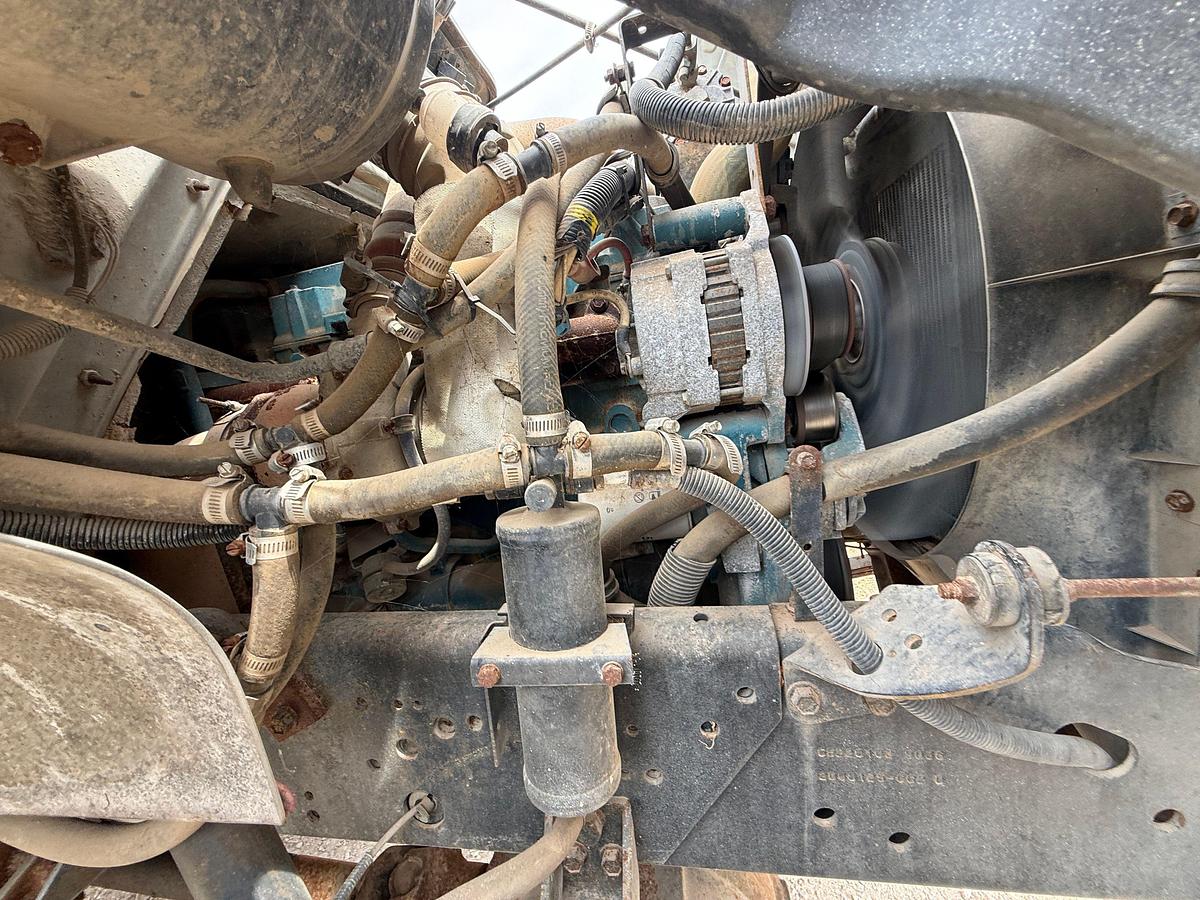 Used 2000 INTERNATIONAL 4800 4X4 S/A SPILT DRUM WIRELINE TRUCK