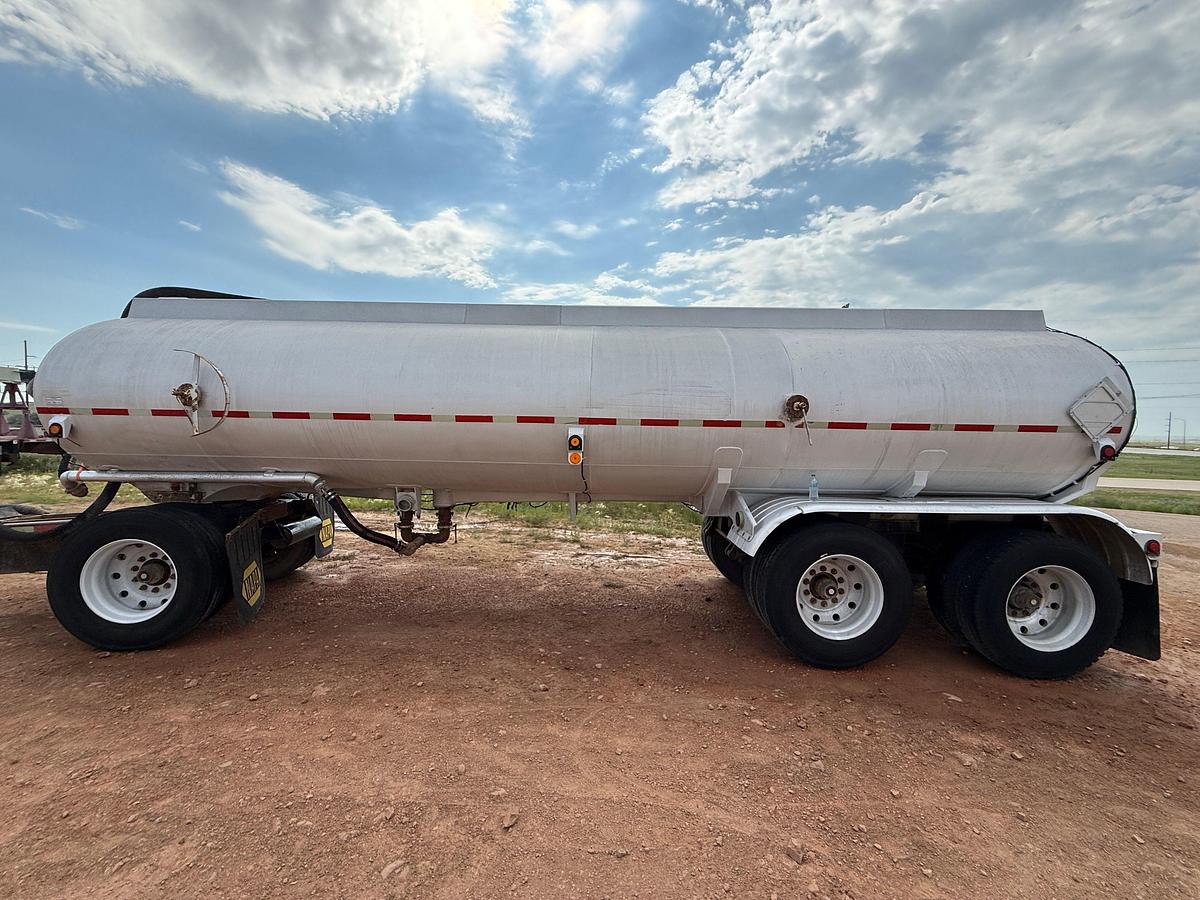 Used 1982 CLOU 5,800 GALLON ALUMINUM 3-AXLE PUP TRAILER