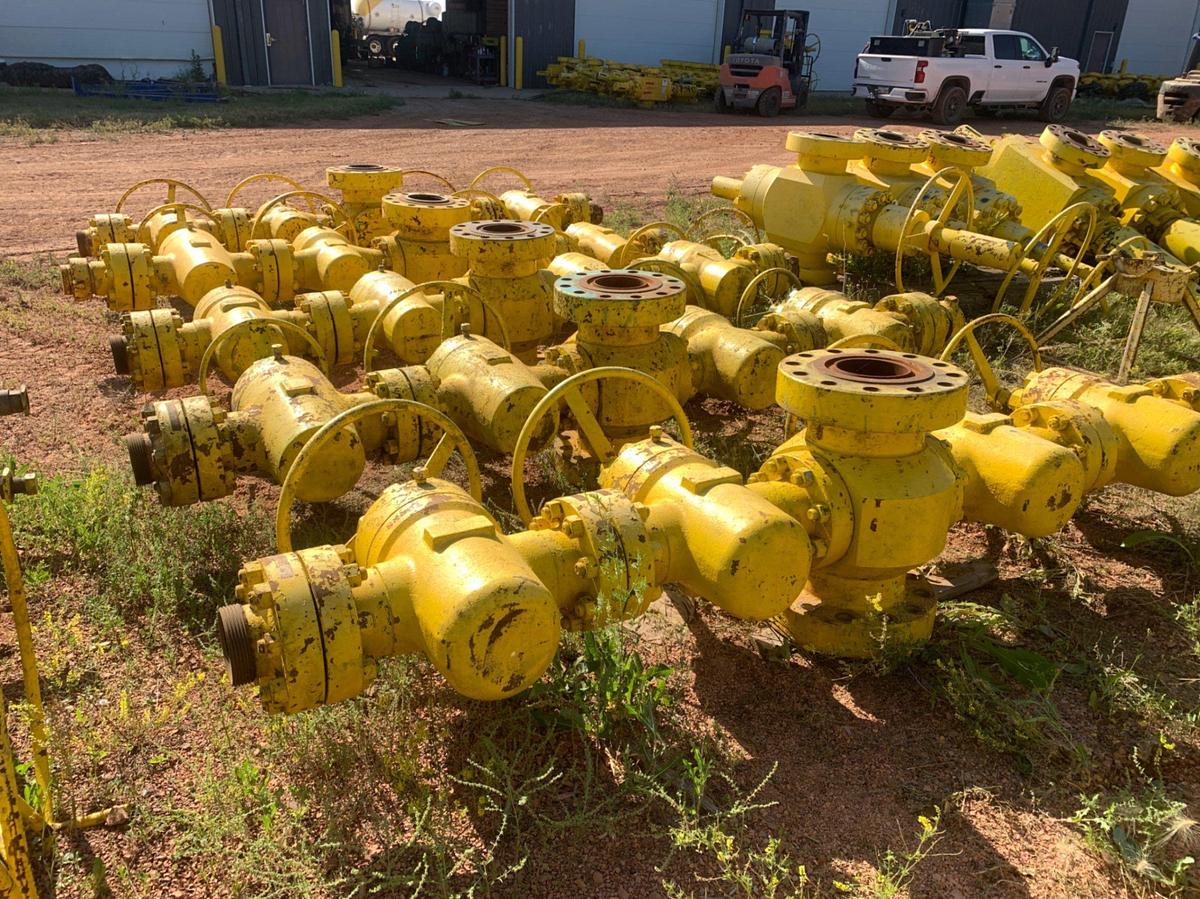 Used (5) 7-1/16 10k Fluid Crosses w/ (20) 4-1/16 10k Plug Valves