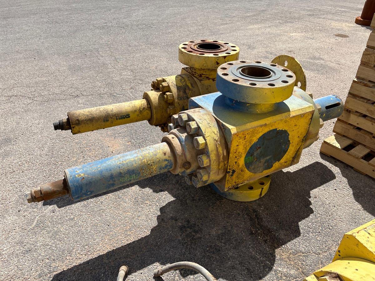 Used (2x$) (2) 7-1/16” 10K frac valves