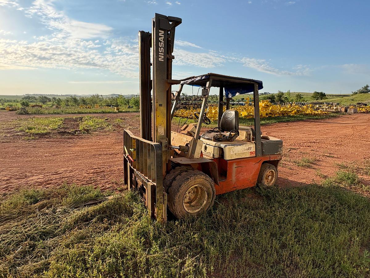 Used Nissan WGF03A40V 7,000lbs forklift