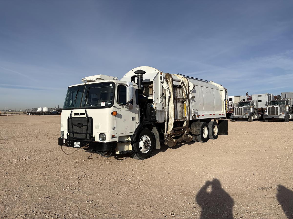 Used 2017 AUTOCAR XPEDITOR T/A 29YD CAB OVER TRASH TRUCK