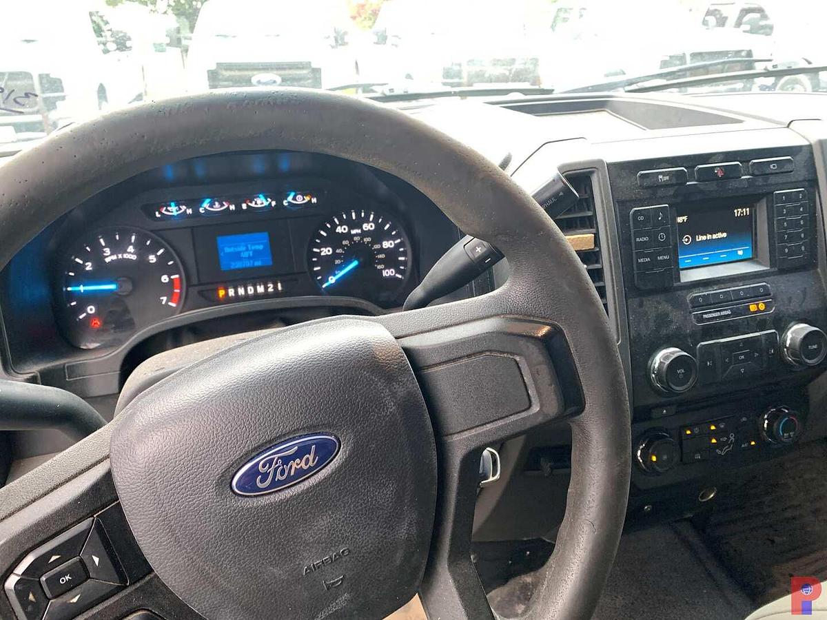 Used 2017 FORD F-250 SUPER DUTY XL CREW CAB 4X4 PICKUP (GAS)