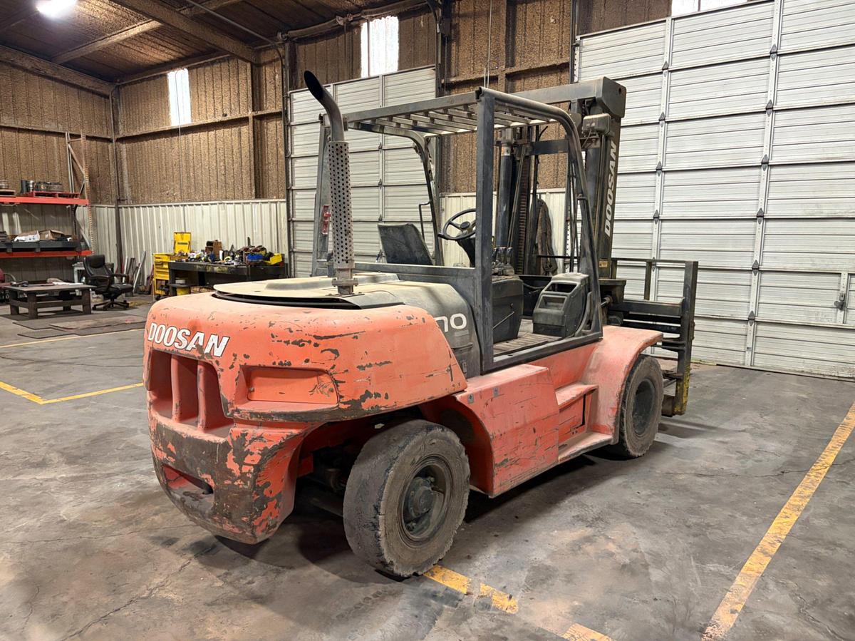 Used DOOSAN D70-5 7 TON CAP. FORKLIFT