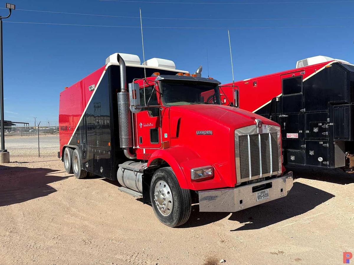 Used 2002 KENWORTH T800 T/A DAYCAB WIRELINE TRUCK (INOP)