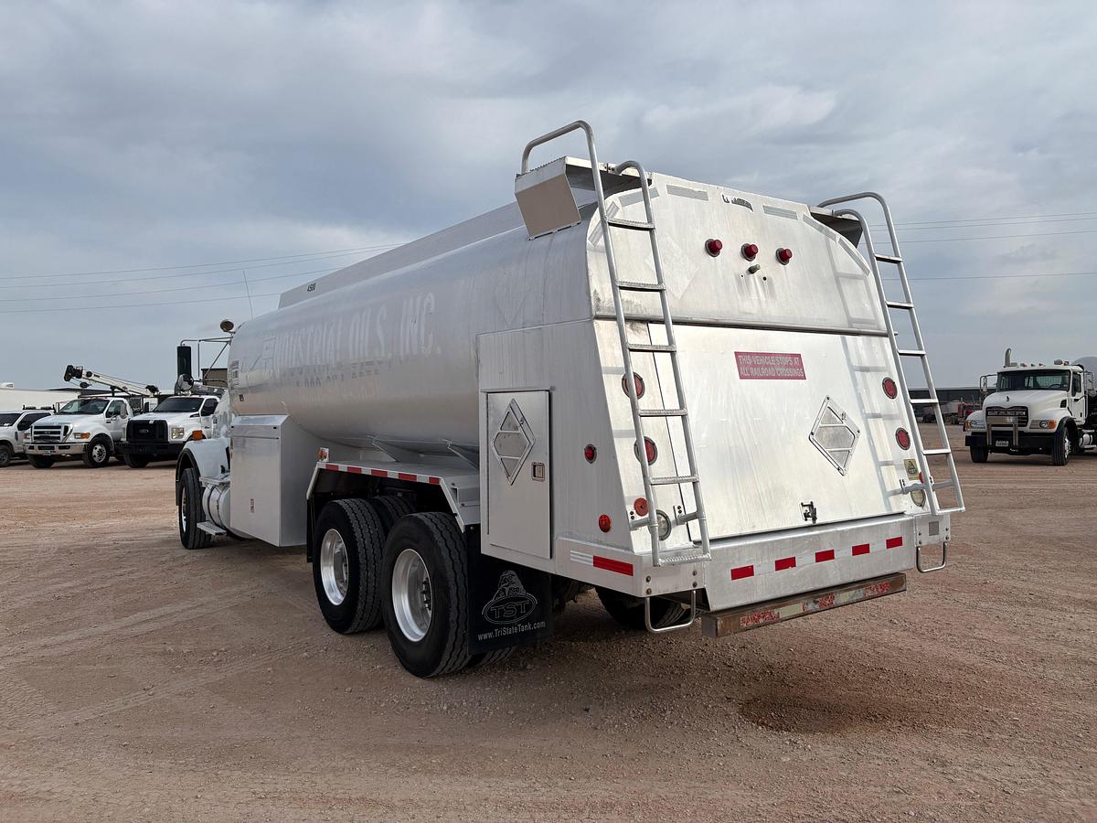 Used 2018 KENWORTH T800 T/A BOBTAIL FUEL TRUCK, 4500 Gal. 4 Comp.