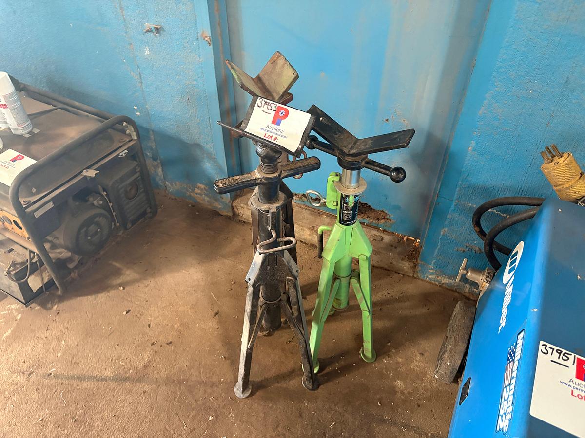 Used (3) adjustable height pipe stands