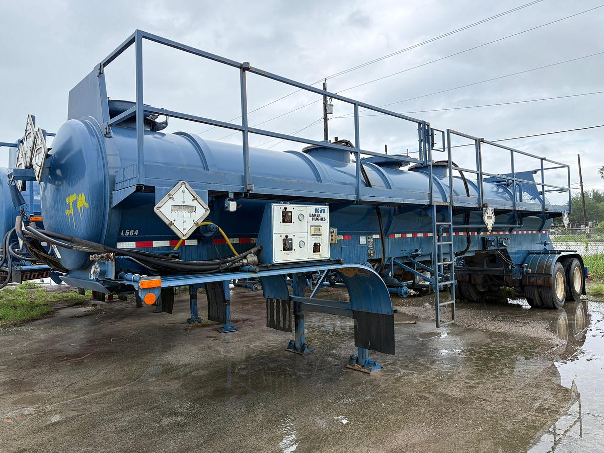 Used 2012 WILCO 4,100 GALLON W/ HYD AGITATORS T/A ACID TRANSPORT TRAILER
