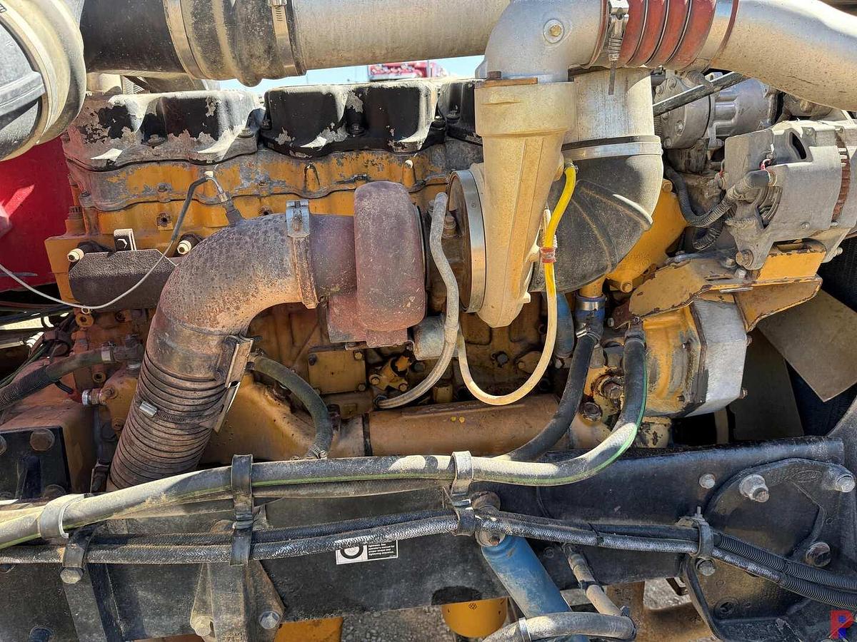 Used 2004 PETERBILT 379 EXT HOOD T/A 63” SLEEPER TRUCK