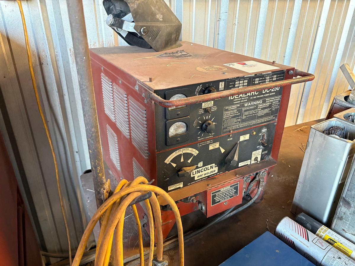 Used Lincoln idealarc dc-250 welding machine