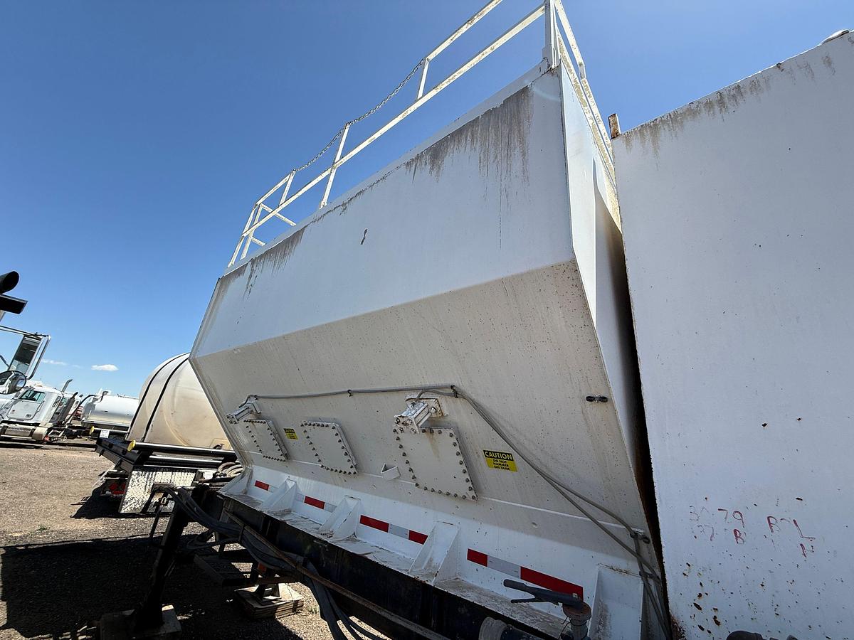 Used 400 SACK VOLUMETRIC CEMENT MIXER T/A TRAILER