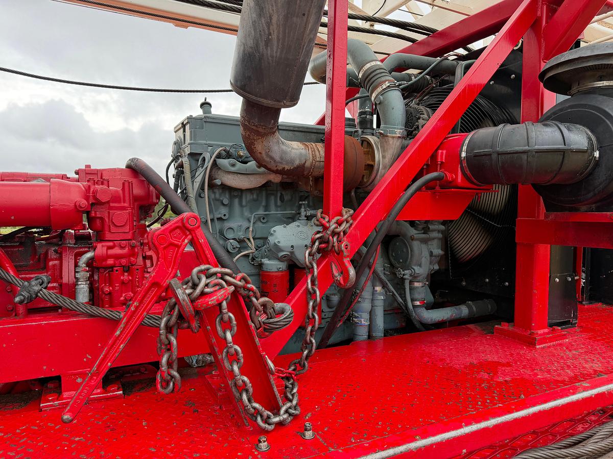Used 1985 Taylor 550 Well Service Rig, 104 x 250k Mast