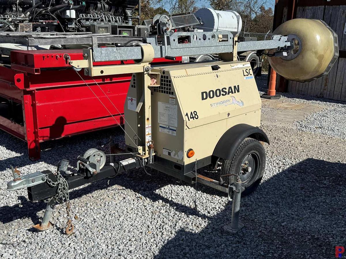 Used DOOSAN LSC TELESCOPING LIGHT TOWER, TOWABLE