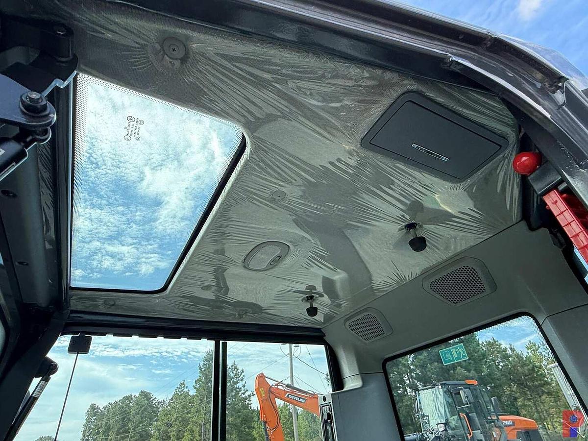 Used (NEW) DEVELON DX27Z-7 COMPACT MINI EXCAVATOR