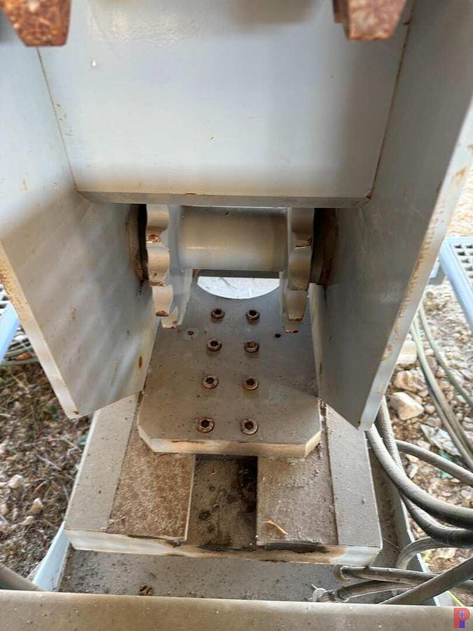 Used COIL TUBING INJECTOR HEAD (INCOMPLETE)