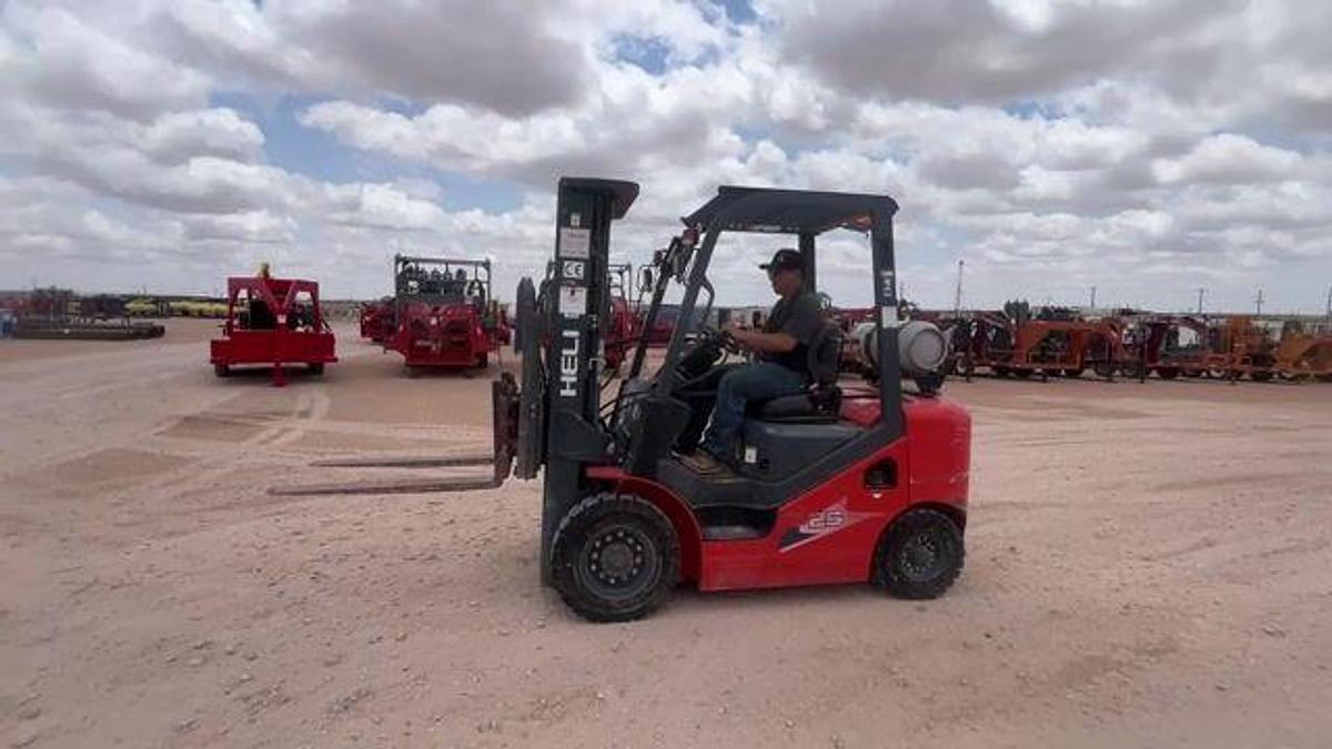 Used HELI CPQYD25-KU1H 5,500LBS FORKLIFT