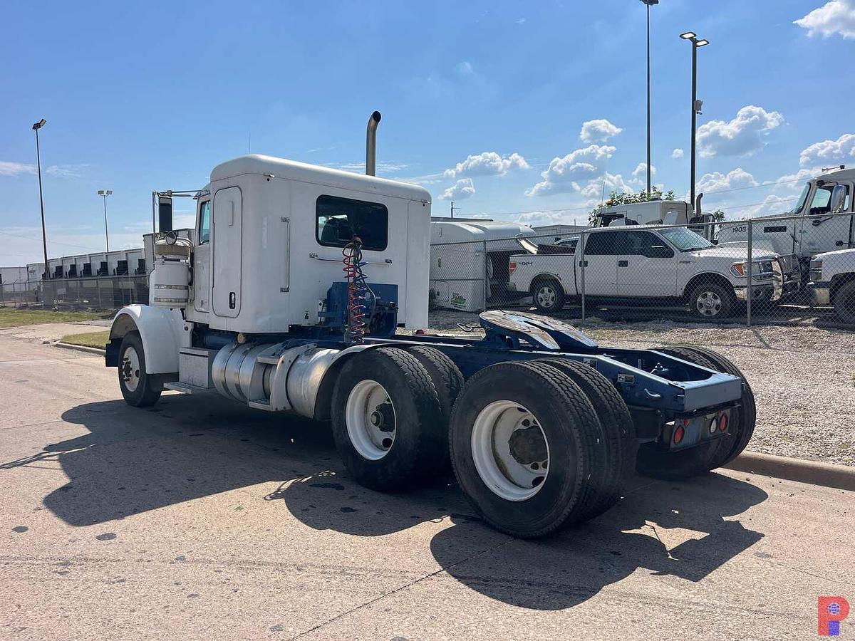 Used 2013 PETERBILT 367 T/A 36” SLEEPER TRUCK