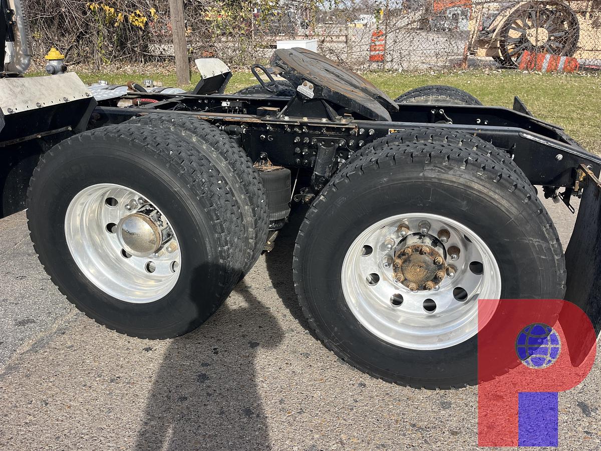 Used 2014 MACK PINNACLE CHU613 T/A DAY CAB TRUCK