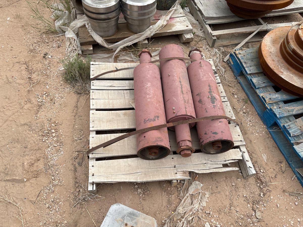 Used (7 pallets) assorted ring gaskets, pneumatic impact wrenches, hangers, & valve stems