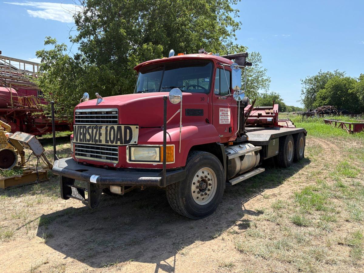 Used 2000 MACK CH613 T/A DAYCAB WINCH TRUCK