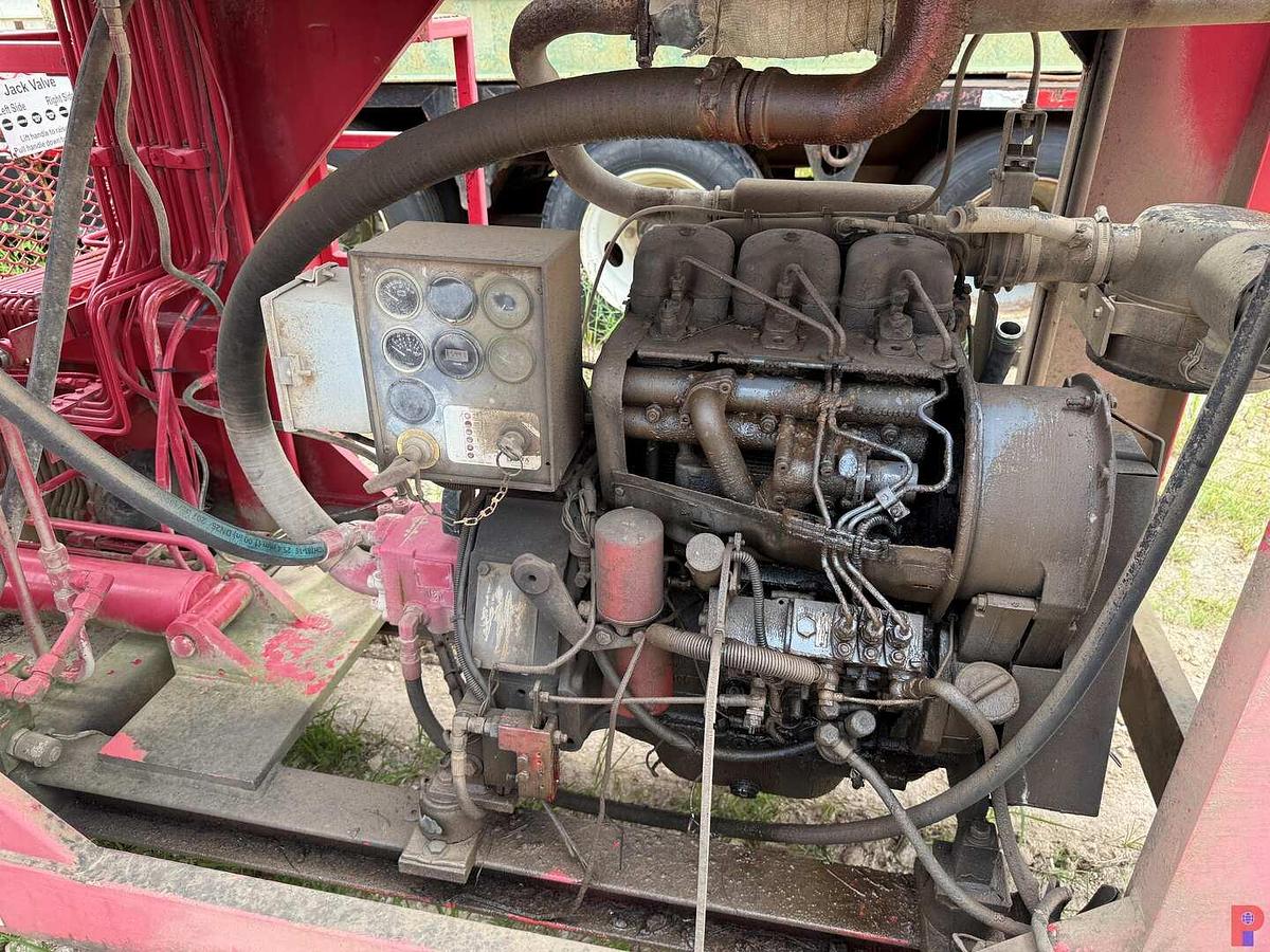 Used 2014 PIPEHANDLER 53’ T/A DIESEL POWERED HYDRAULIC PIPE HANDLER TRAILER