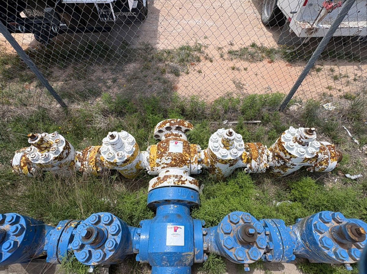 Used 7-1/16” x 4” fluid cross w/ (4) 4” 10k gate valves
