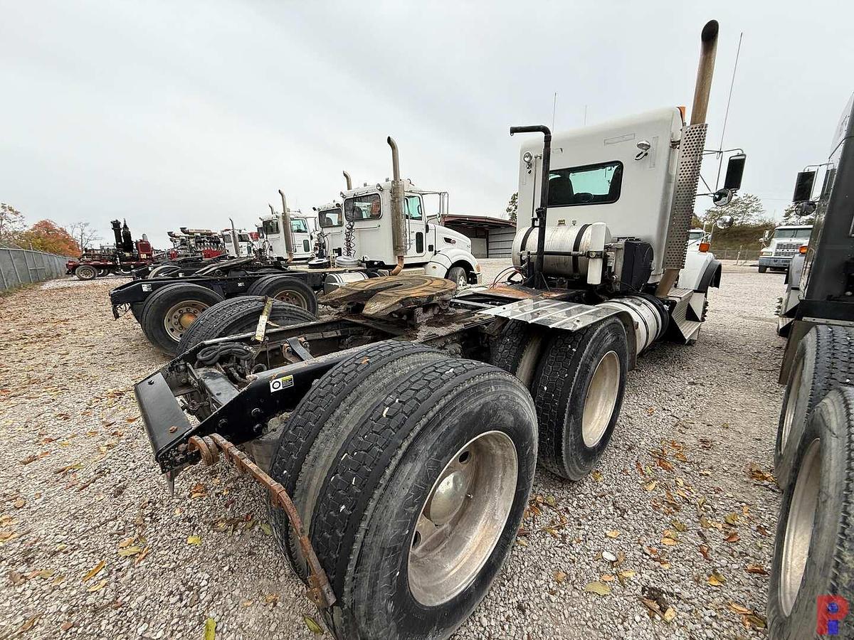 Used 2013 KENWORTH T800 T/A DAY CAB TRUCK TRACTOR