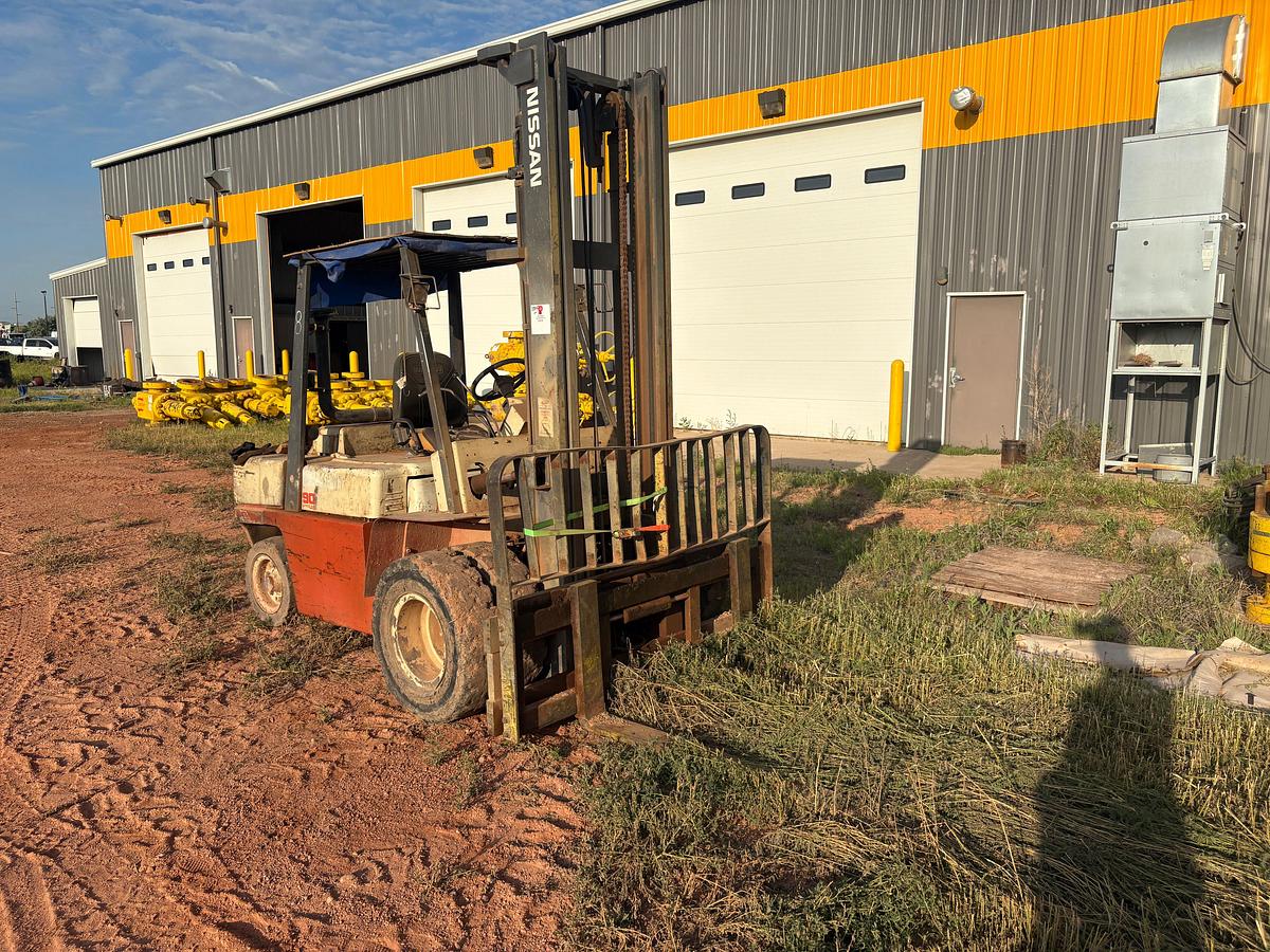 Used Nissan WGF03A40V 7,000lbs forklift