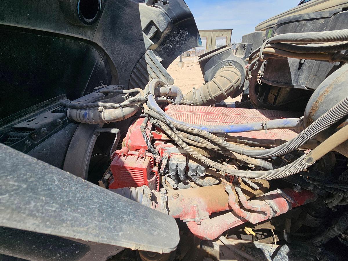 Used 2011 PETERBILT 387 T/A SLEEPER HAUL TRUCK (INOPERABLE)