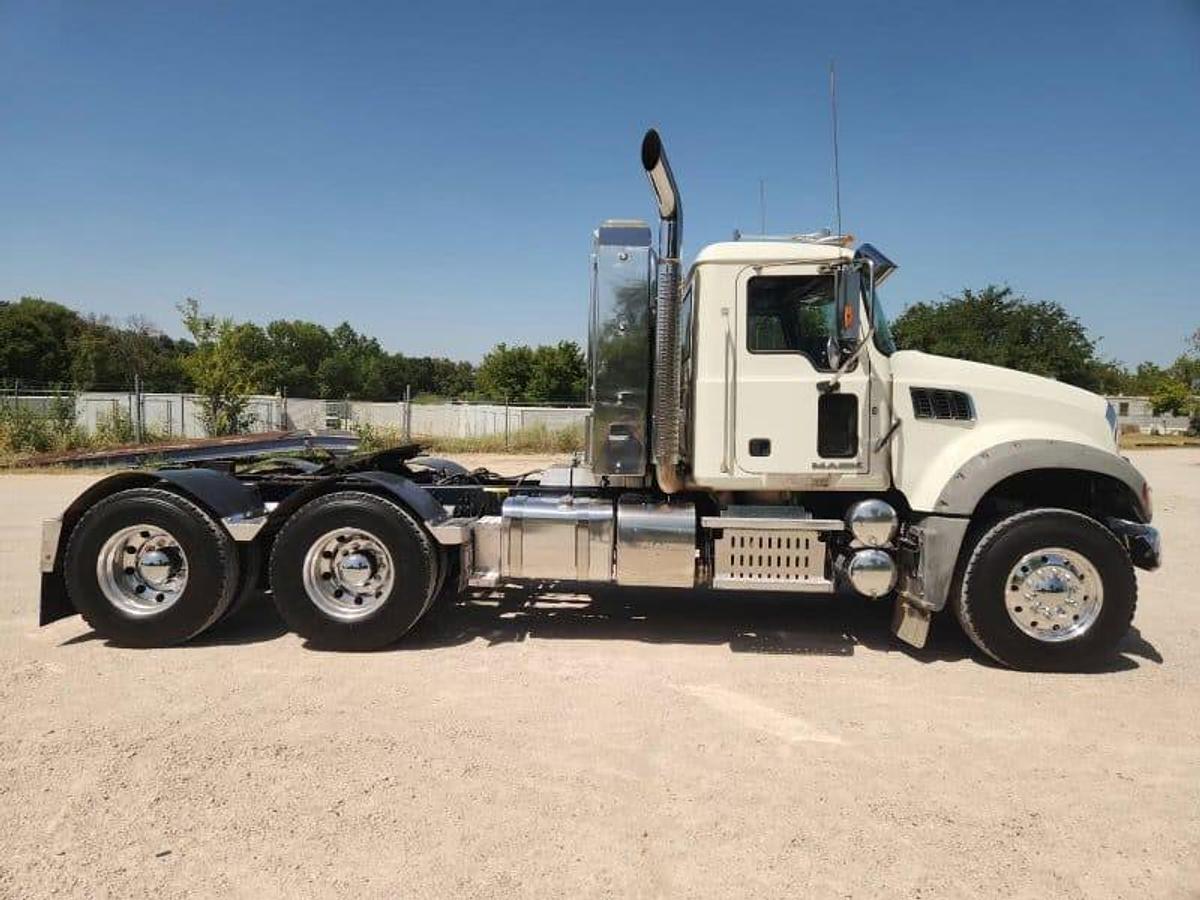 Used 2015 MACK GRANITE GU713 T/A DAYCAB HAUL TRUCK
