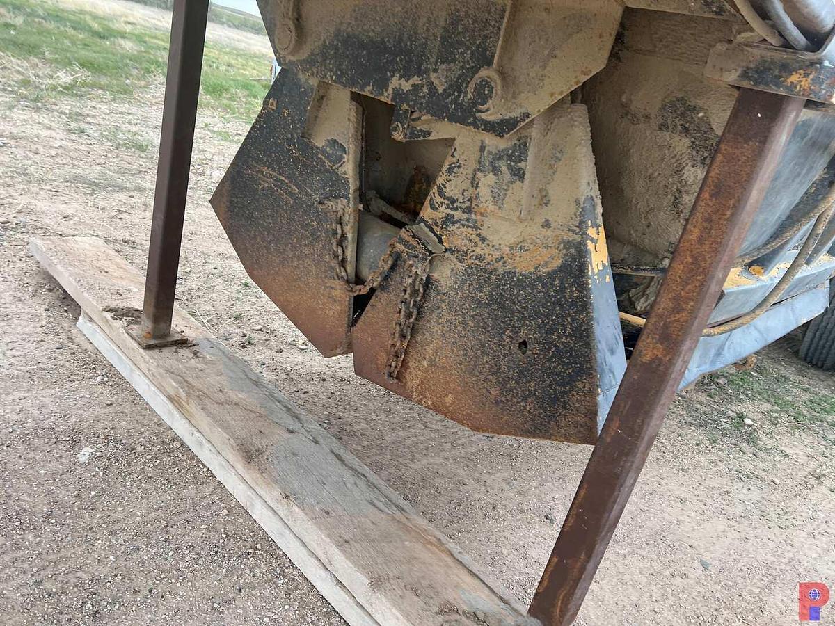 Used 1983 FRUEHAUF 28’ T/A BELLY DUMP TRAILER