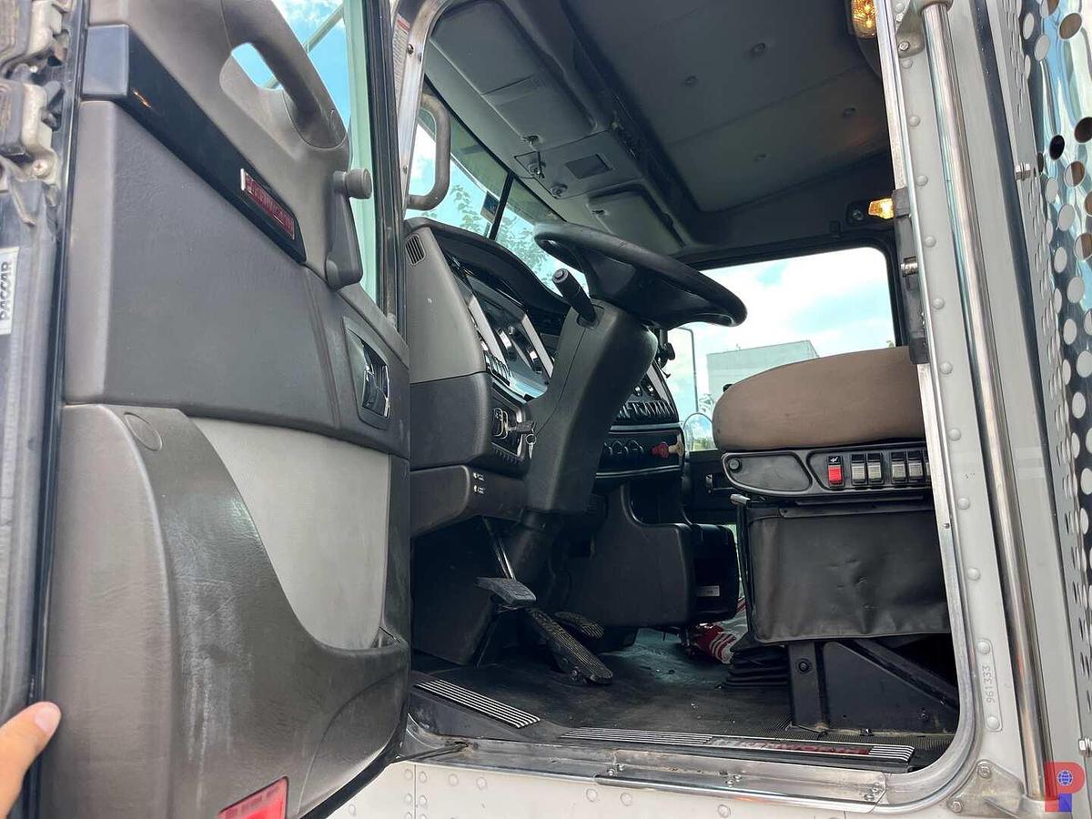 Used 2013 KENWORTH T800 TRI AXLE 36” SLEEPER TRUCK