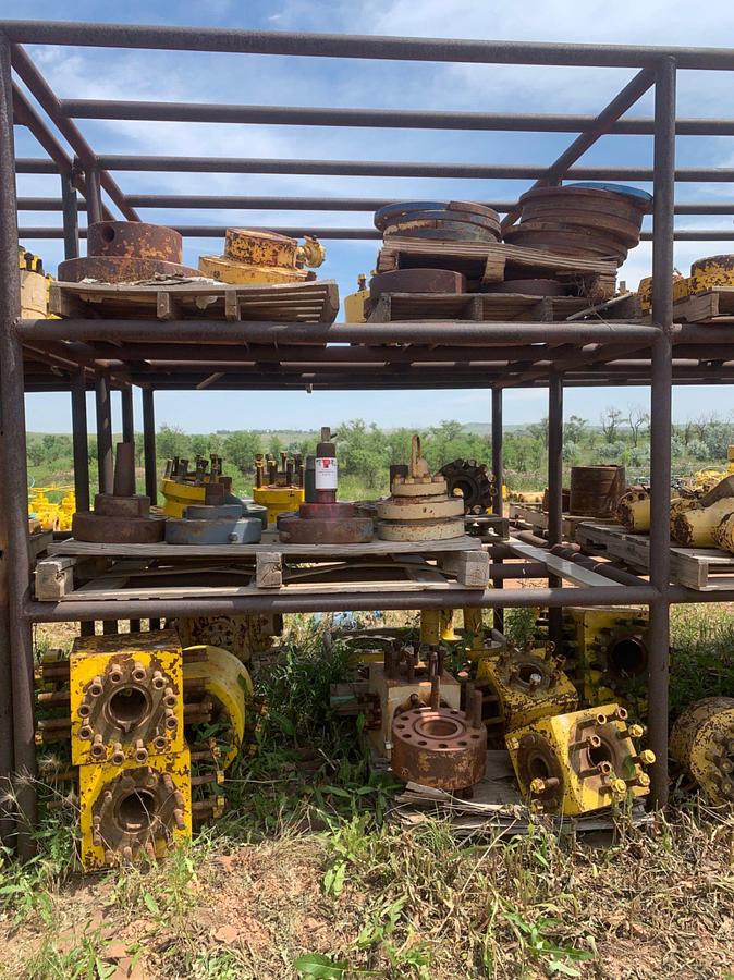 Used (6) Shelves of Weco Flanges, Fluid Crosses, Flange Caps
