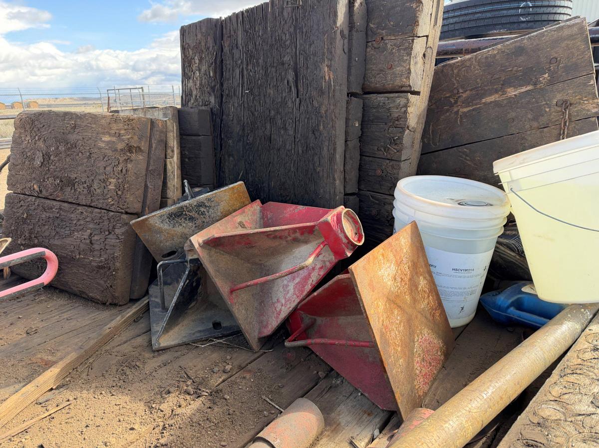 Used 2008 Big Tex 20’ Flatbed Trl. W/ well service rig parts