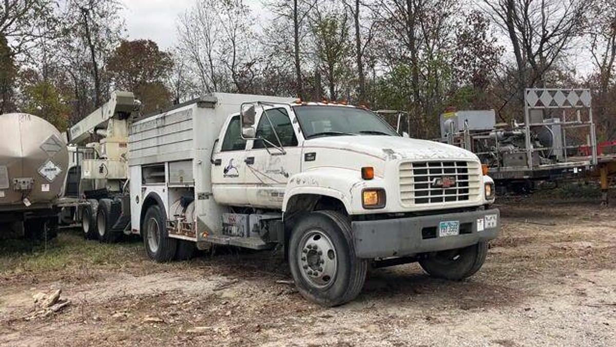Used 1997 CHEVROLET C7500 S/A CREW CAB SERVICE TRUCK