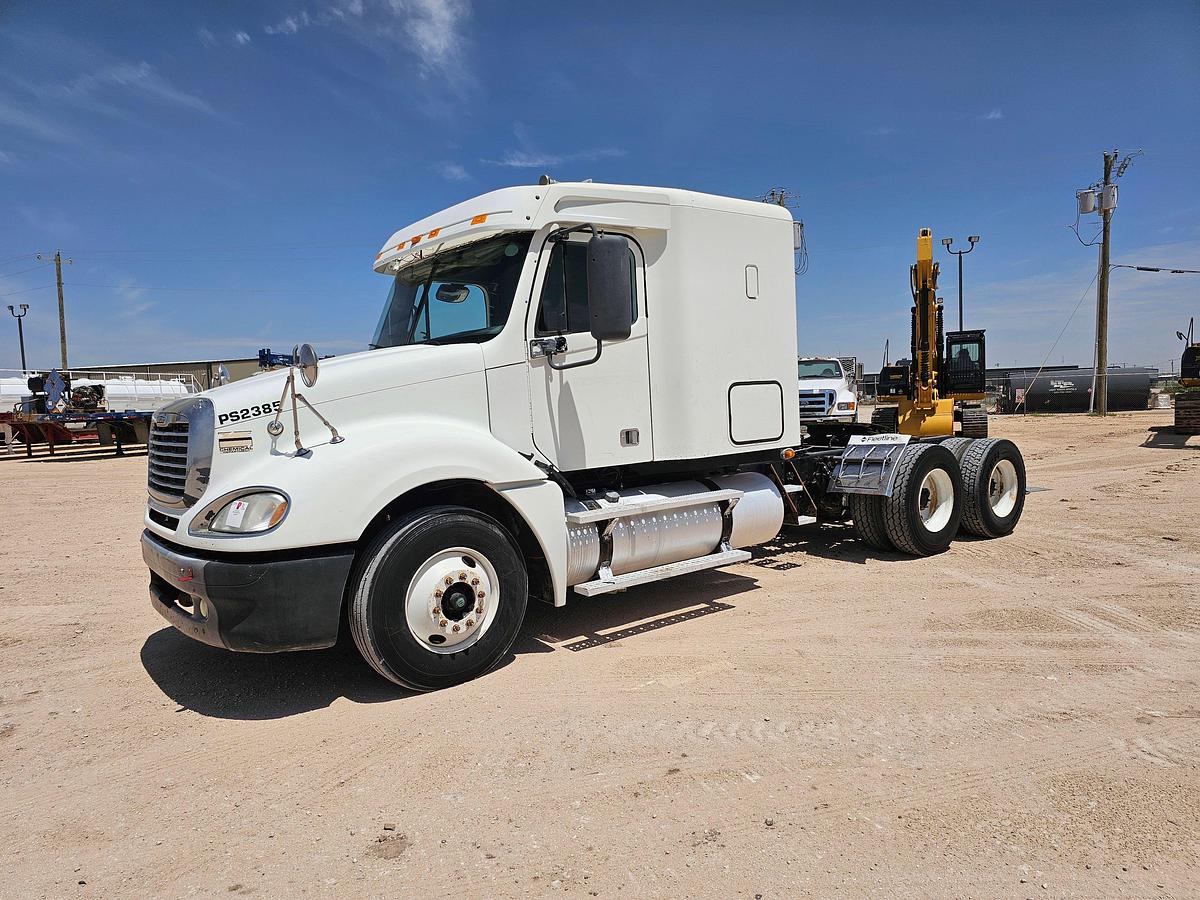 Used FREIGHTLINER CASCAIDA SLEEPER TRUCK