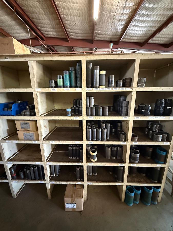 Used SECTION OF (100+) MOSTLY SCH-40 2” THRU 4” PIPE NIPPLES SOME HEAVY WALL