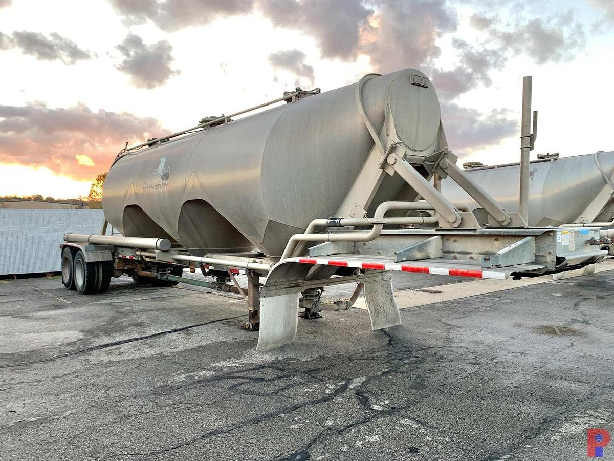 Used 2014 HEIL 1040 CU.FT. T/A DRY BULK PNEUMATIC TRAILER